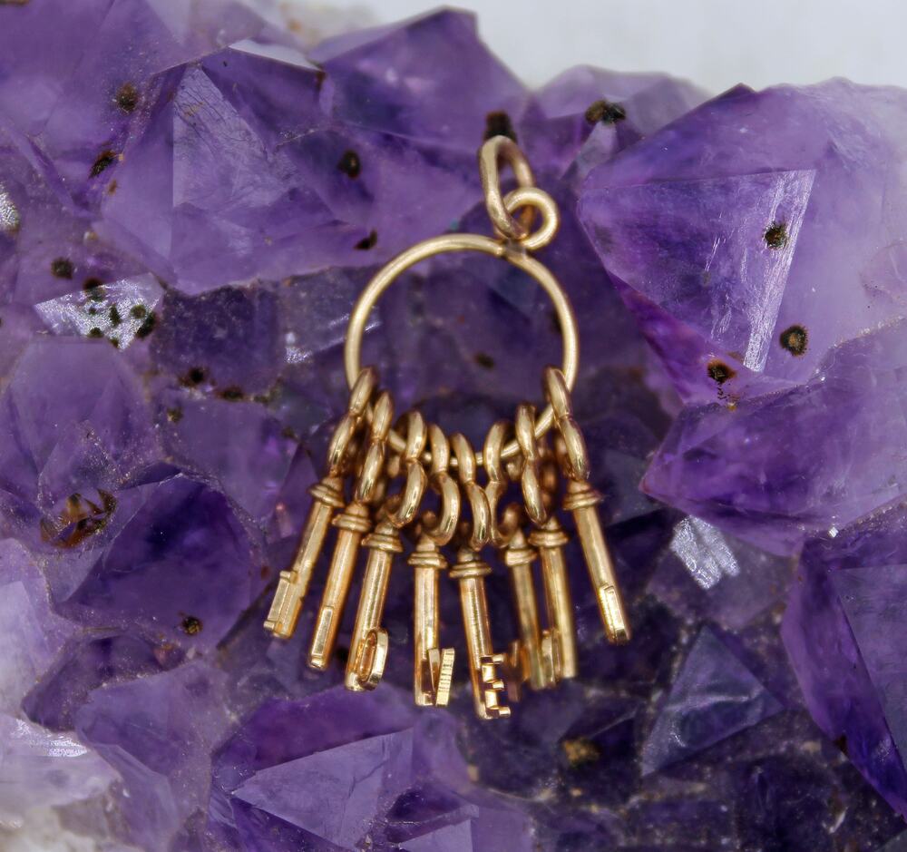 14kt Gold 8 Skeleton Key Pendant